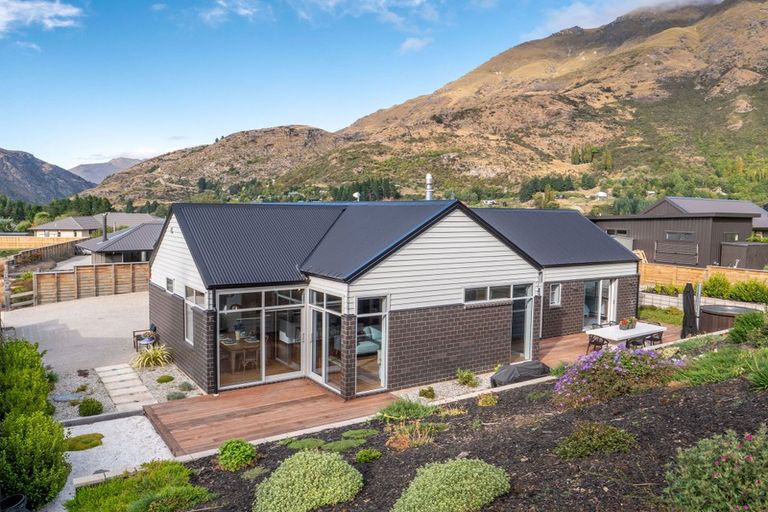 Photo of property in 12 Morepork Way, Arthurs Point, Queenstown, 9371