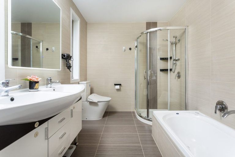 Photo of property in 8 Hornbill Drive, Fairview Heights, Auckland, 0632