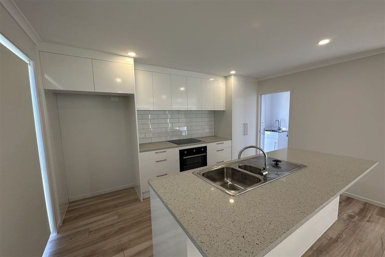 Photo of property in 58 Archibald Road, Kelston, Auckland, 0602