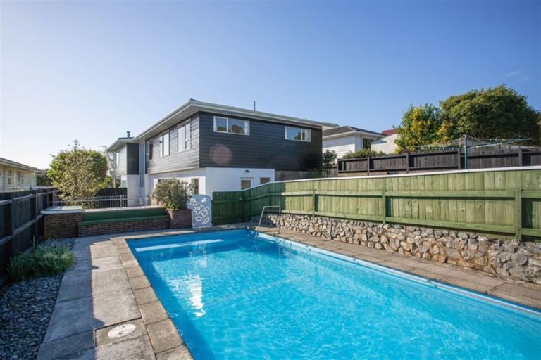 Photo of property in 8 Lauderdale Road, Papakowhai, Porirua, 5024