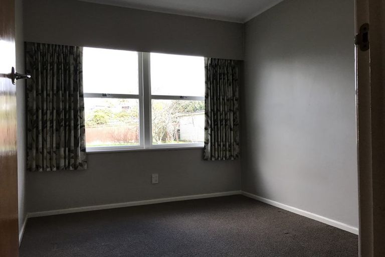 Photo of property in 7 Lyndhurst Road, Te Atatu South, Auckland, 0610