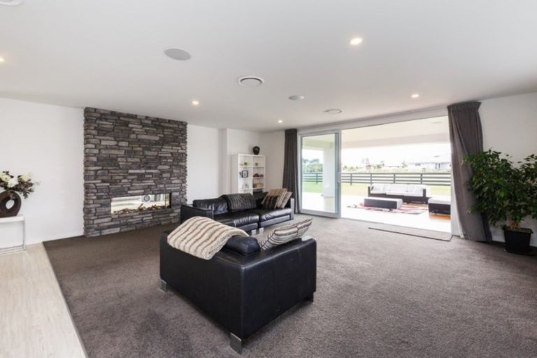 Photo of property in 33 Hartwell Drive, Kelvin Grove, Palmerston North, 4470