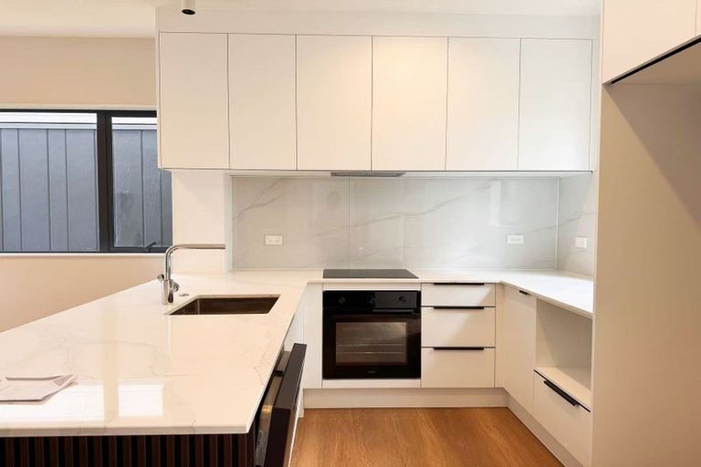 Photo of property in 95d Oreil Avenue, West Harbour, Auckland, 0618