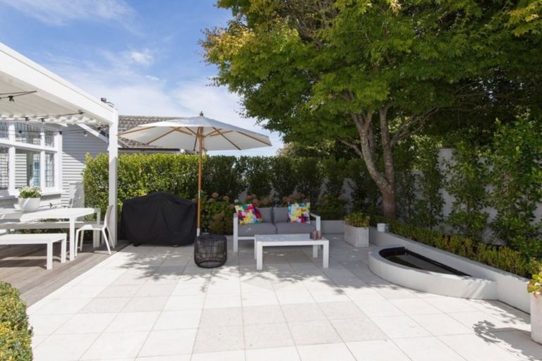 Photo of property in 19 Martin Avenue, Beckenham, Christchurch, 8023