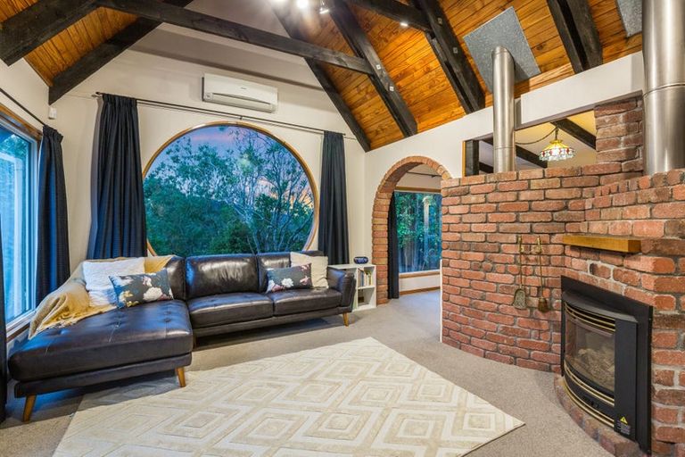 Photo of property in 5 Newnham Court, Tawa, Wellington, 5028