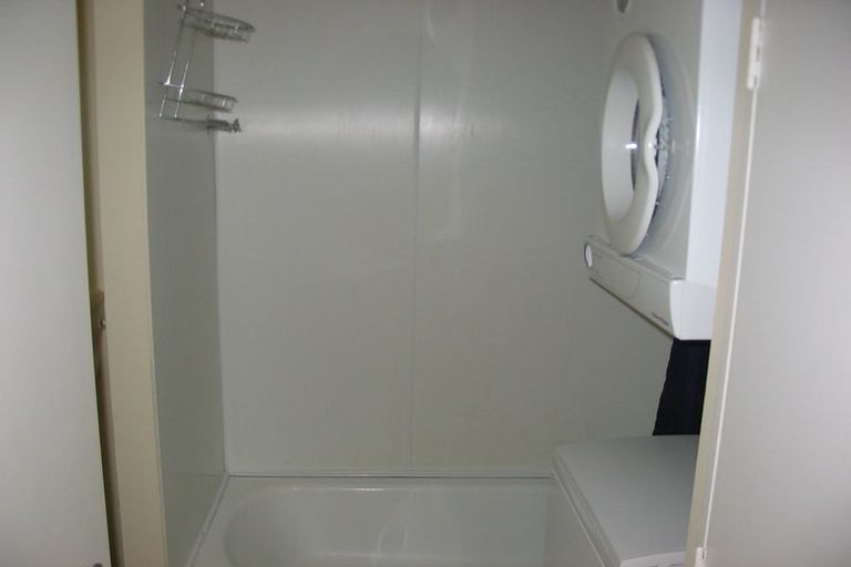 Photo of property in 2/219 Grant Road, Thorndon, Wellington, 6011