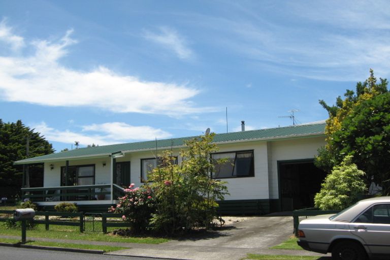 Photo of property in 1 Stella Drive, Clarks Beach, 2122