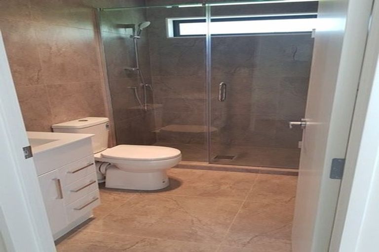 Photo of property in 1b Kohekohe Street, New Lynn, Auckland, 0600