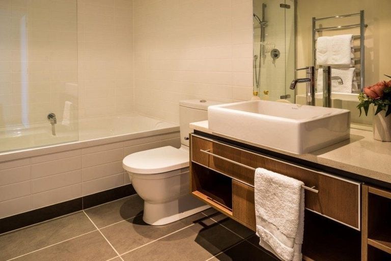 Photo of property in Patent 326 Apartments, 204s/326 Evans Bay Parade, Hataitai, Wellington, 6021