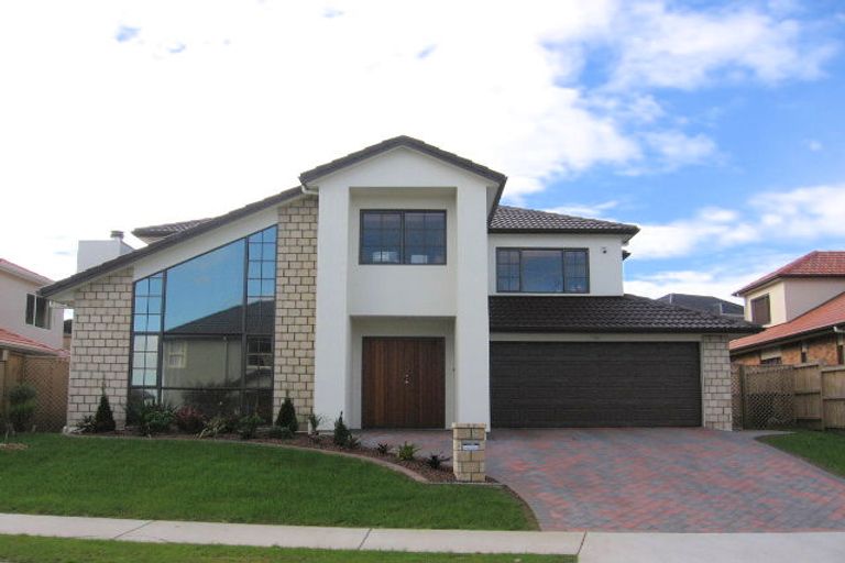 Photo of property in 16 Ainwick Road, Flat Bush, Auckland, 2016