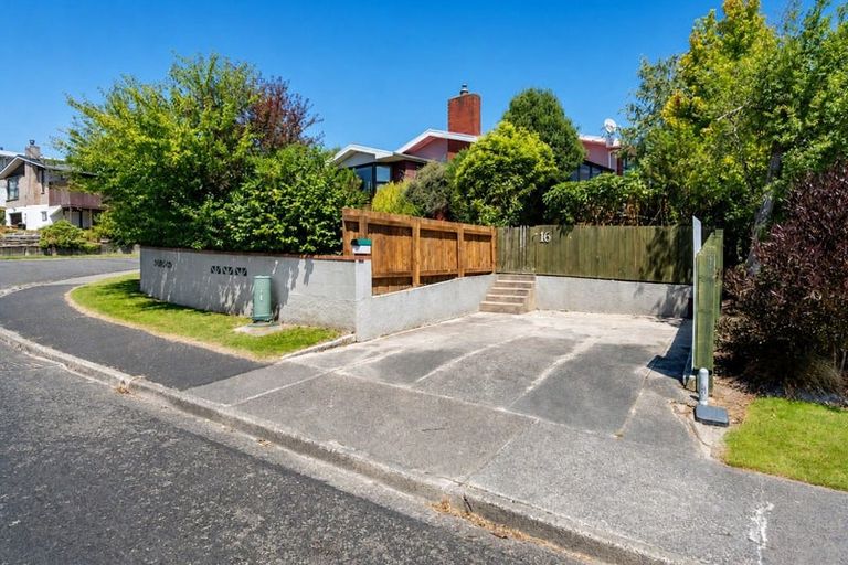 Photo of property in 16 Kinmont Crescent, Kinmont Park, Mosgiel, 9024