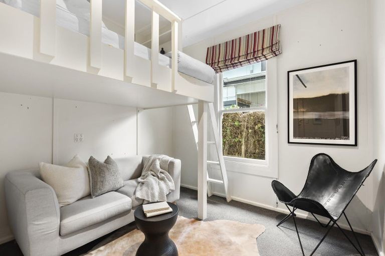 Photo of property in 22 Matipo Street, Eastbourne, Lower Hutt, 5013