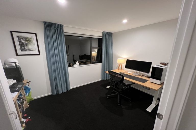 Photo of property in 5/15 Chivalry Road, Glenfield, Auckland, 0629