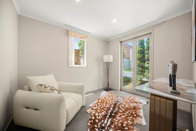 Photo of property in 9 Horizon View Road, Oteha, Auckland, 0632
