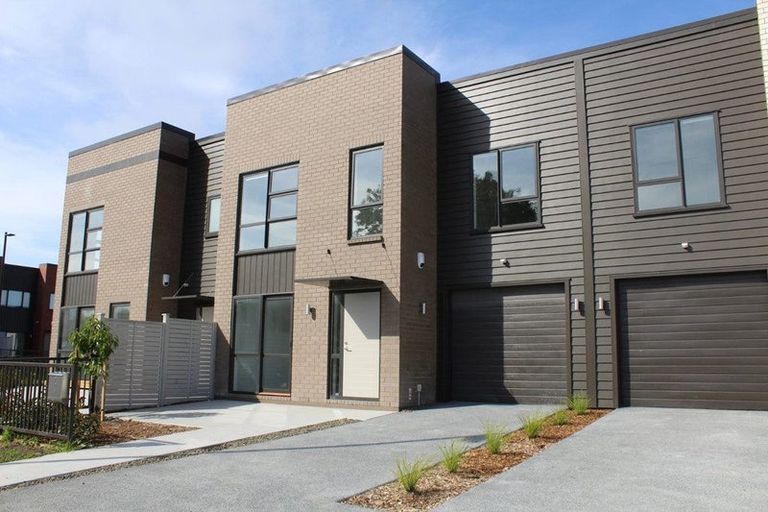 Photo of property in 7 Pepene Avenue, Takanini, 2112