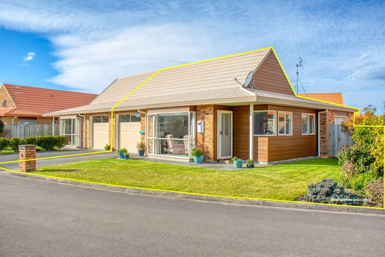 Photo of property in Holdsworth Villas, 66/2 William Donald Drive, Solway, Masterton, 5810
