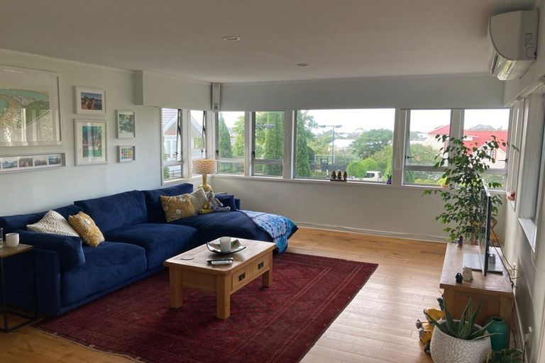 Photo of property in 2/276 Hurstmere Road, Takapuna, Auckland, 0622