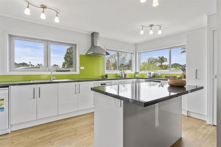 Photo of property in 18 Athenree Road, Athenree, Katikati, 3177