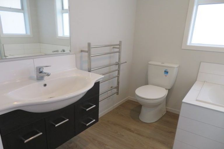 Photo of property in 1b Manderson Grove, Fairfield, Lower Hutt, 5011