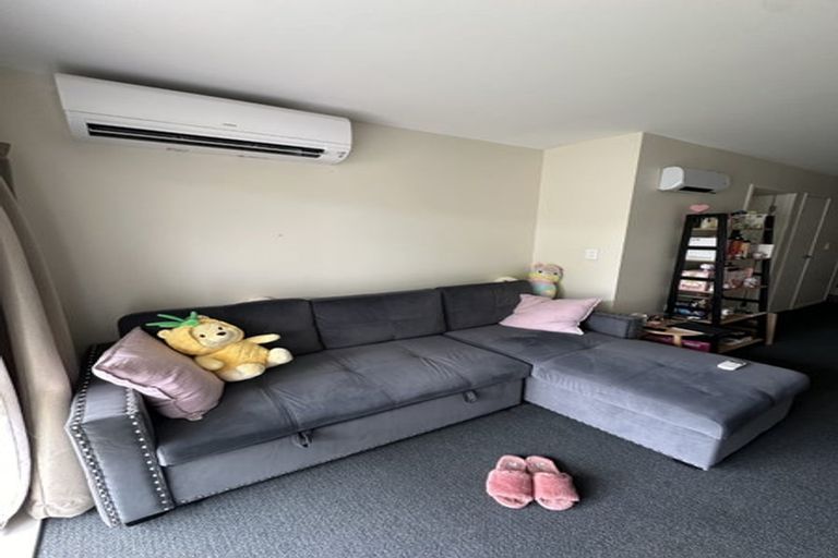 Photo of property in 2/242 Great North Road, Henderson, Auckland, 0612