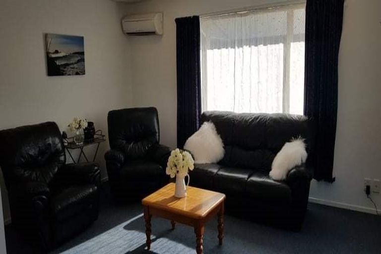 Photo of property in 17 Broadbent Street, Riccarton, Christchurch, 8041