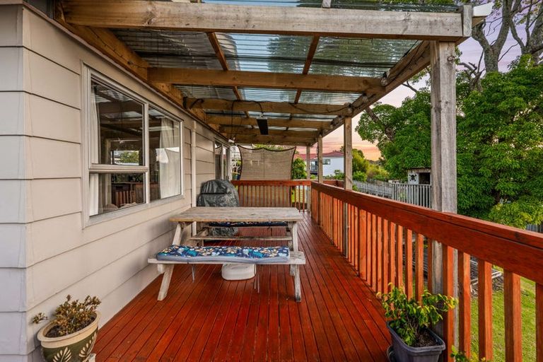 Photo of property in 11 Seakens Way, Glen Eden, Auckland, 0602