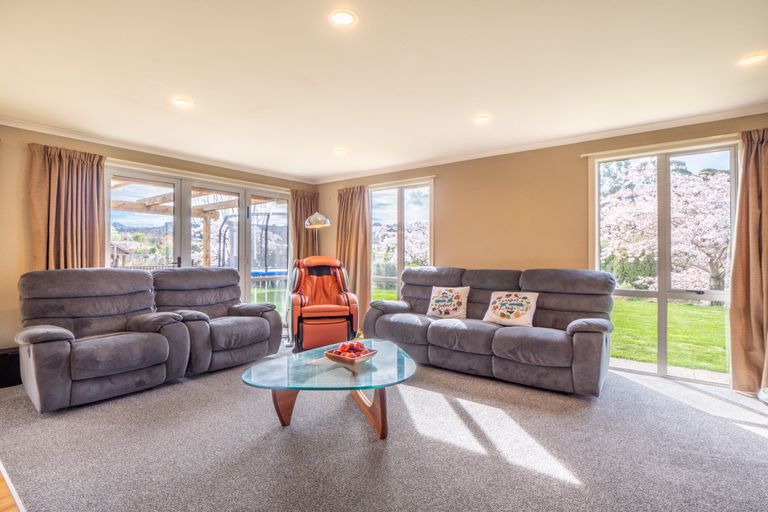 Photo of property in 37 Duxford Crescent, Fairfield, Dunedin, 9018