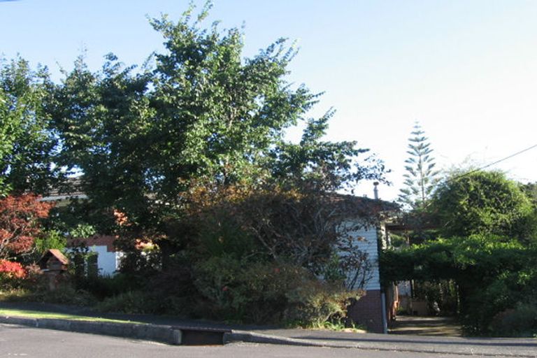 Photo of property in 2/40 Tui Glen Road, Birkenhead, Auckland, 0626