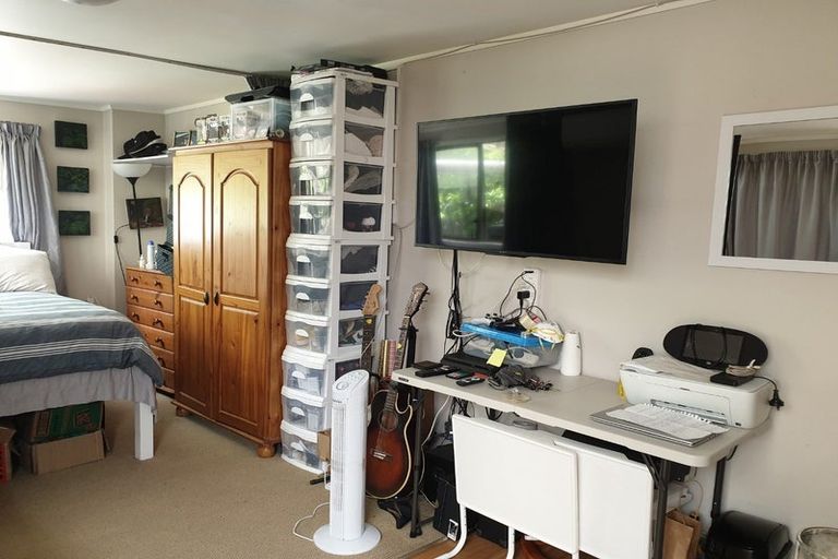 Photo of property in 38 Normanton Street, Glenfield, Auckland, 0629