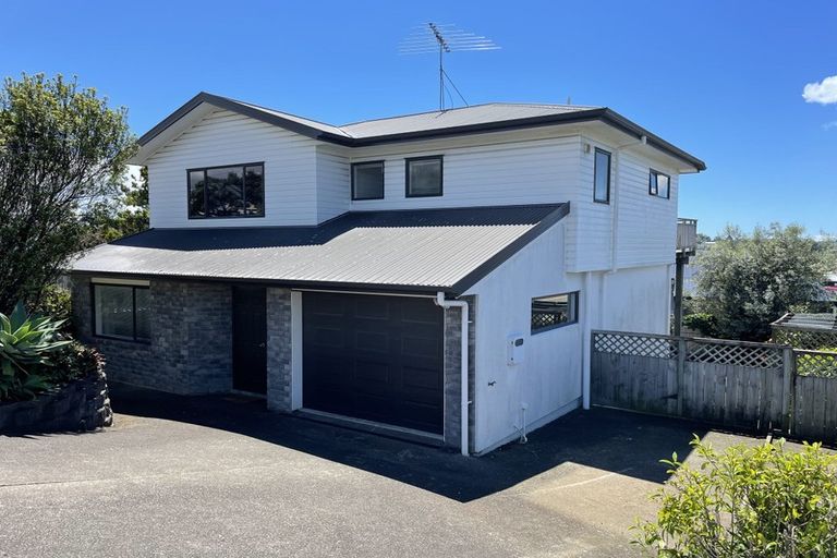 Photo of property in 15a Rishworth Avenue, Stanmore Bay, Whangaparaoa, 0932