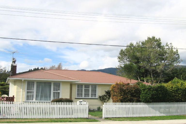 Photo of property in 26 Benge Crescent, Clouston Park, Upper Hutt, 5018