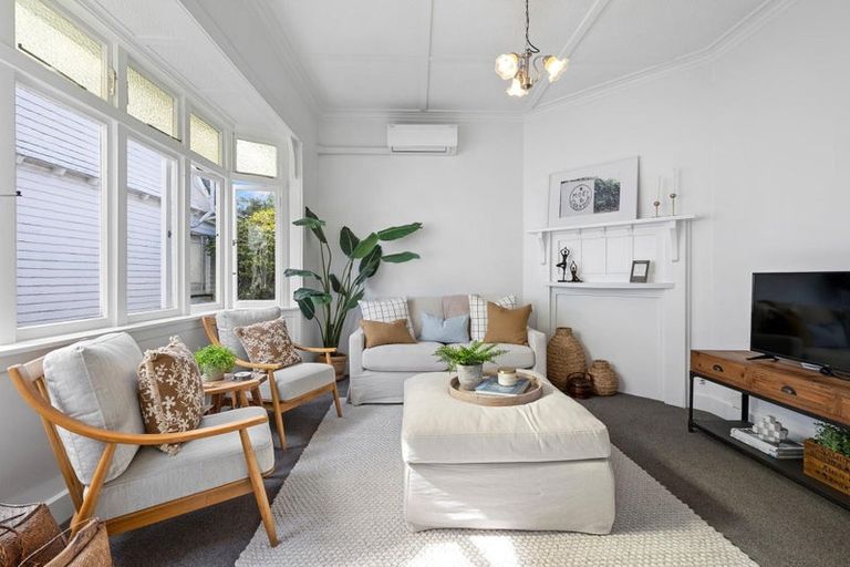 Photo of property in 72 Barrett Street, Westown, New Plymouth, 4310