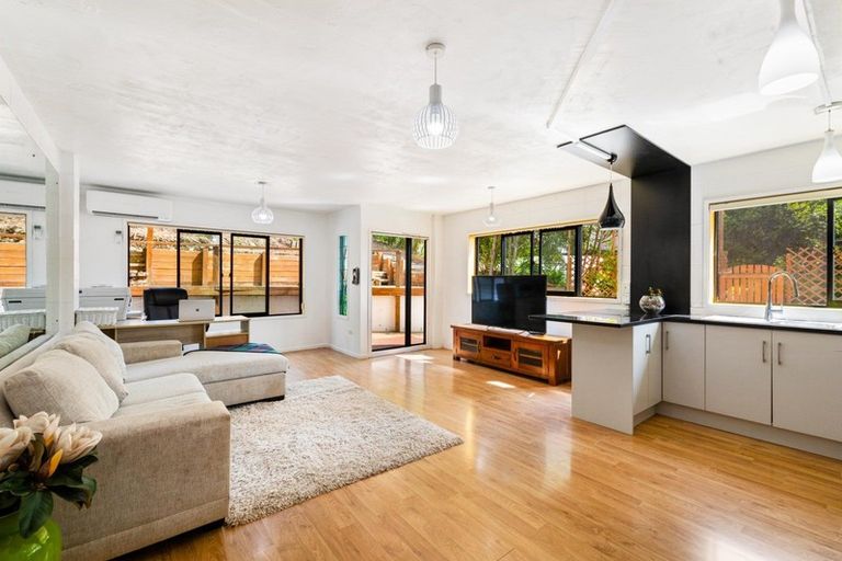 Photo of property in 3/27 Rangatira Road, Birkdale, Auckland, 0626