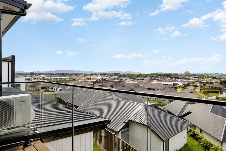 Photo of property in 2/42 Rose Berry Crescent, Flagstaff, Hamilton, 3210