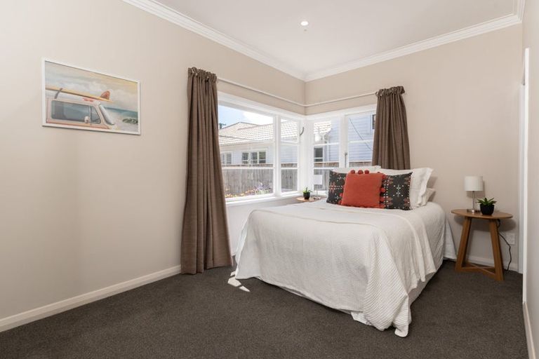 Photo of property in 7b Romney Square, Tawa, Wellington, 5028