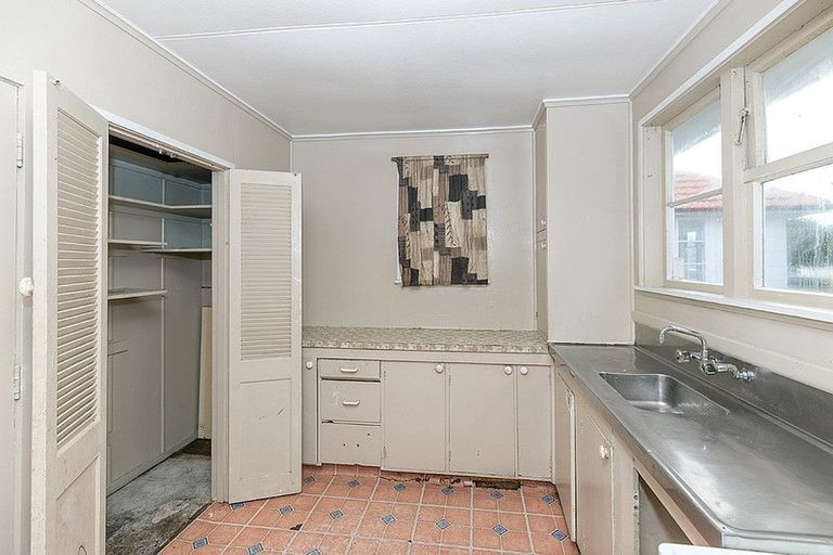 Photo of property in 33 Paul Crescent, Fairfield, Hamilton, 3214