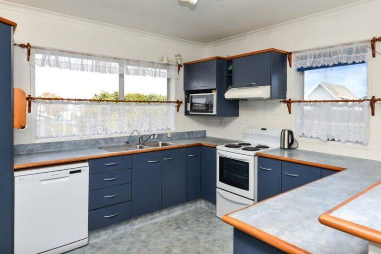 Photo of property in 18 Gilbass Avenue, Hamilton Lake, Hamilton, 3204