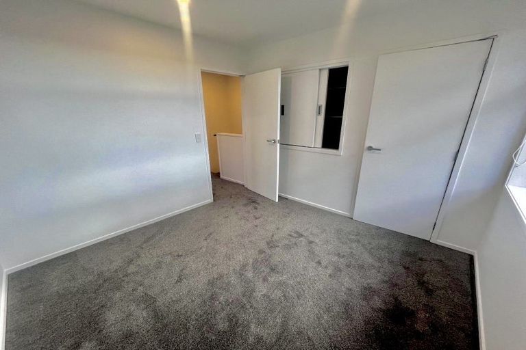 Photo of property in 1/23 Awaroa Road, Sunnyvale, Auckland, 0612