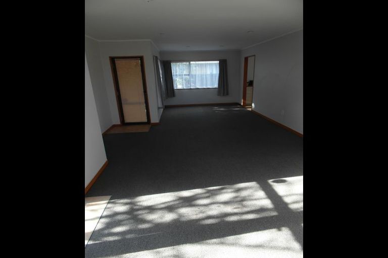 Photo of property in 2/54 Swanson Road, Henderson, Auckland, 0610