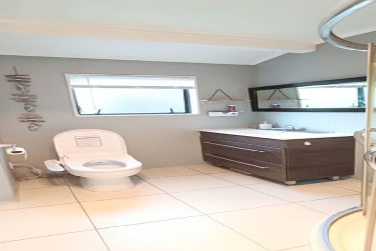 Photo of property in 2/213 Lake Road, Belmont, Auckland, 0622