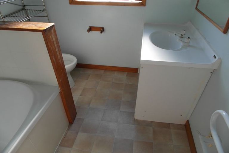 Photo of property in 2/54 Swanson Road, Henderson, Auckland, 0610