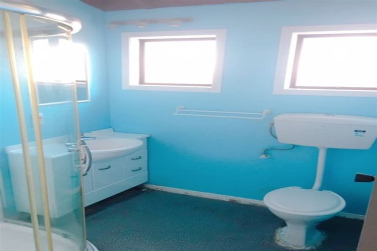 Photo of property in 2/64 Mcleod Road, Te Atatu South, Auckland, 0610