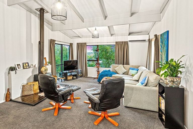 Photo of property in 12 Peterhouse Place, West Harbour, Auckland, 0618