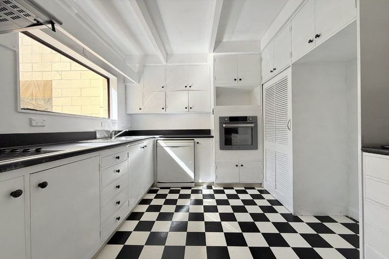 Photo of property in 35 Burma Road, Khandallah, Wellington, 6035