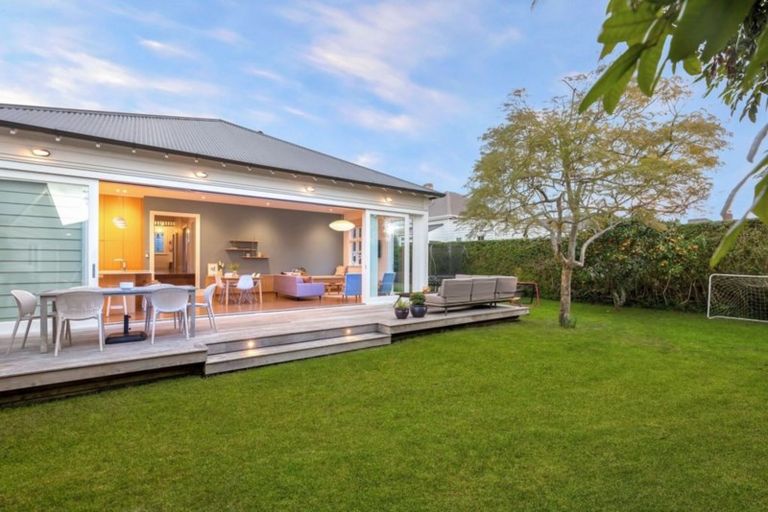Photo of property in 32 Herbert Road, Mount Eden, Auckland, 1024