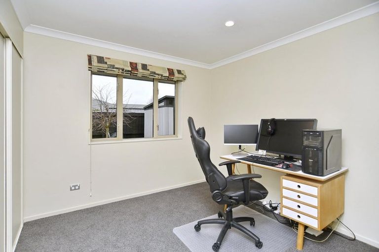Photo of property in 11 Springside Place, Redwood, Christchurch, 8051