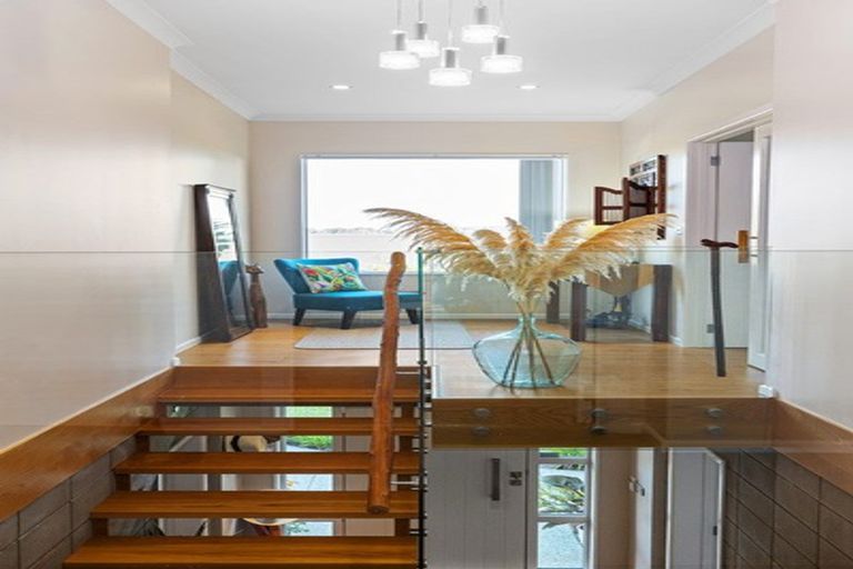 Photo of property in 127 Whangaparaoa Road, Red Beach, 0932