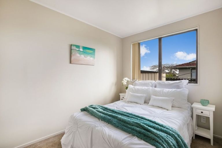 Photo of property in 2/1 Rebecca Rise, Weymouth, Auckland, 2103