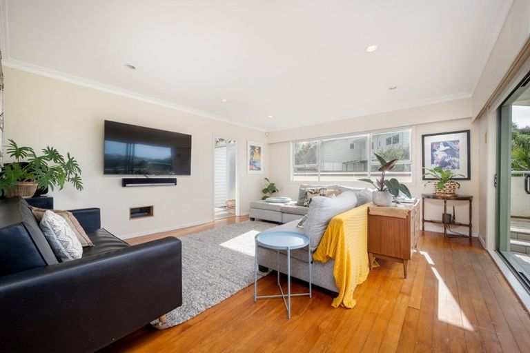 Photo of property in 30 Kiteroa Terrace, Rothesay Bay, Auckland, 0630