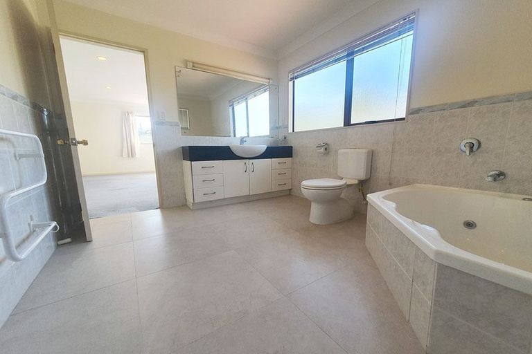 Photo of property in 93 Glendhu Road, Bayview, Auckland, 0629